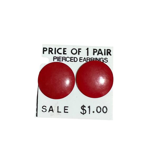 Vintage Large Red Metal Disc Earrings Original Card Flat Circle Studs - Picture 1 of 3